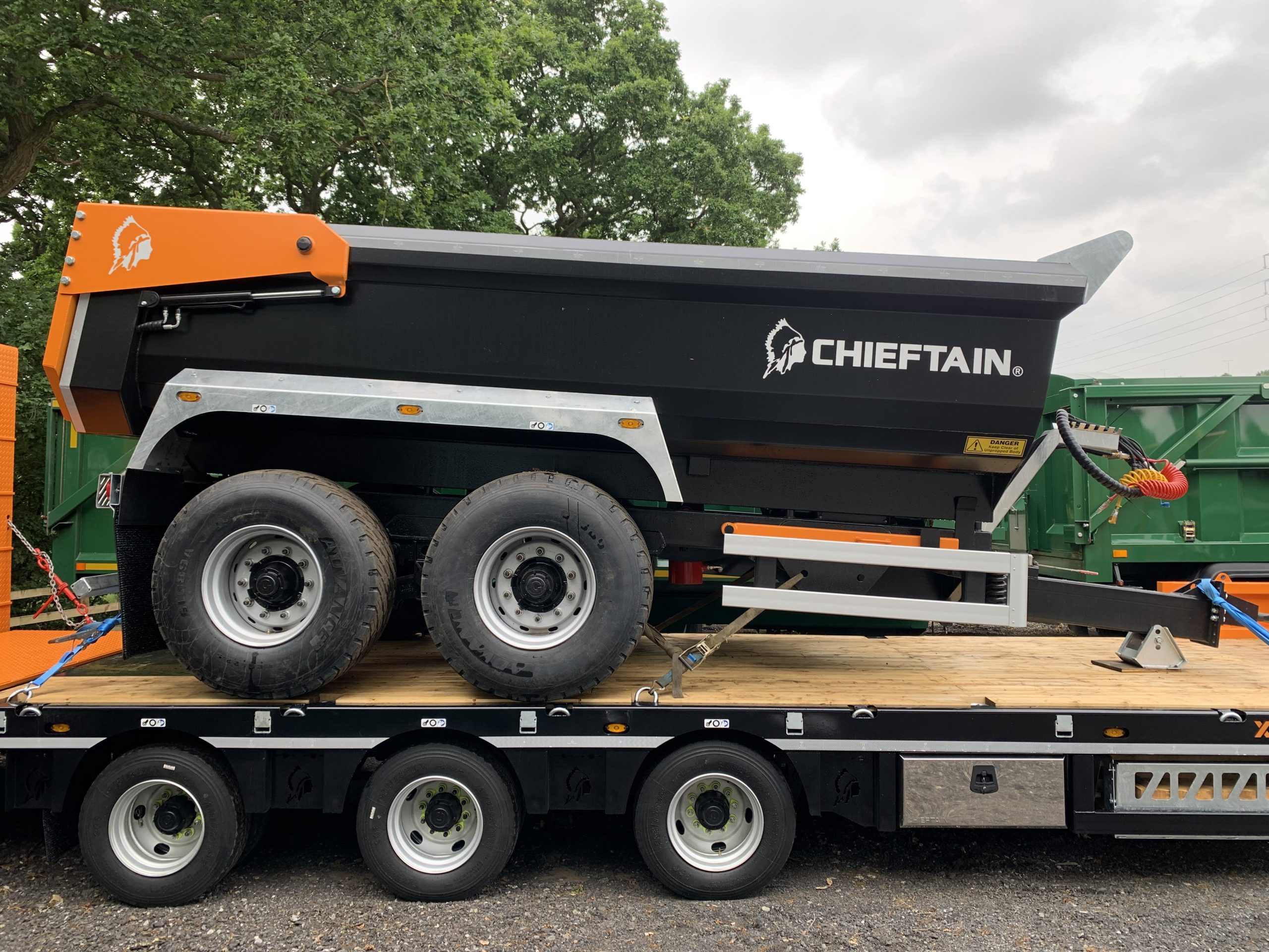 New Chieftain XCEL 20 Ton Half Pipe Dump Trailer For Sale - Dewhurst  Agricultural, image size:2560x1920