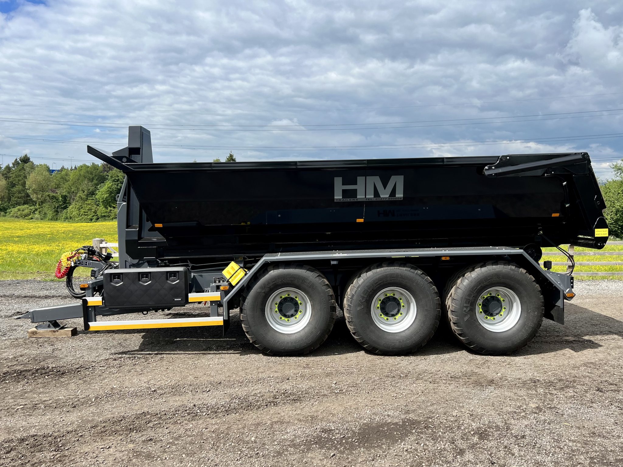 2023 HM Trailers 20 Ton Tri Axle Hooklift Trailer 560 Tyres For Sale